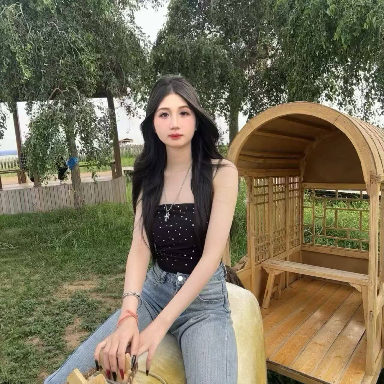 广东 佛山 22岁 165cm 90 B杯 医美光电操作师 皮肤光滑,会调情 抽烟纹身:无 SM:是 无套:可 口交:可 过夜:可 同居:可 可飞:否 价格:7.5 特点:皮肤光滑,会调情