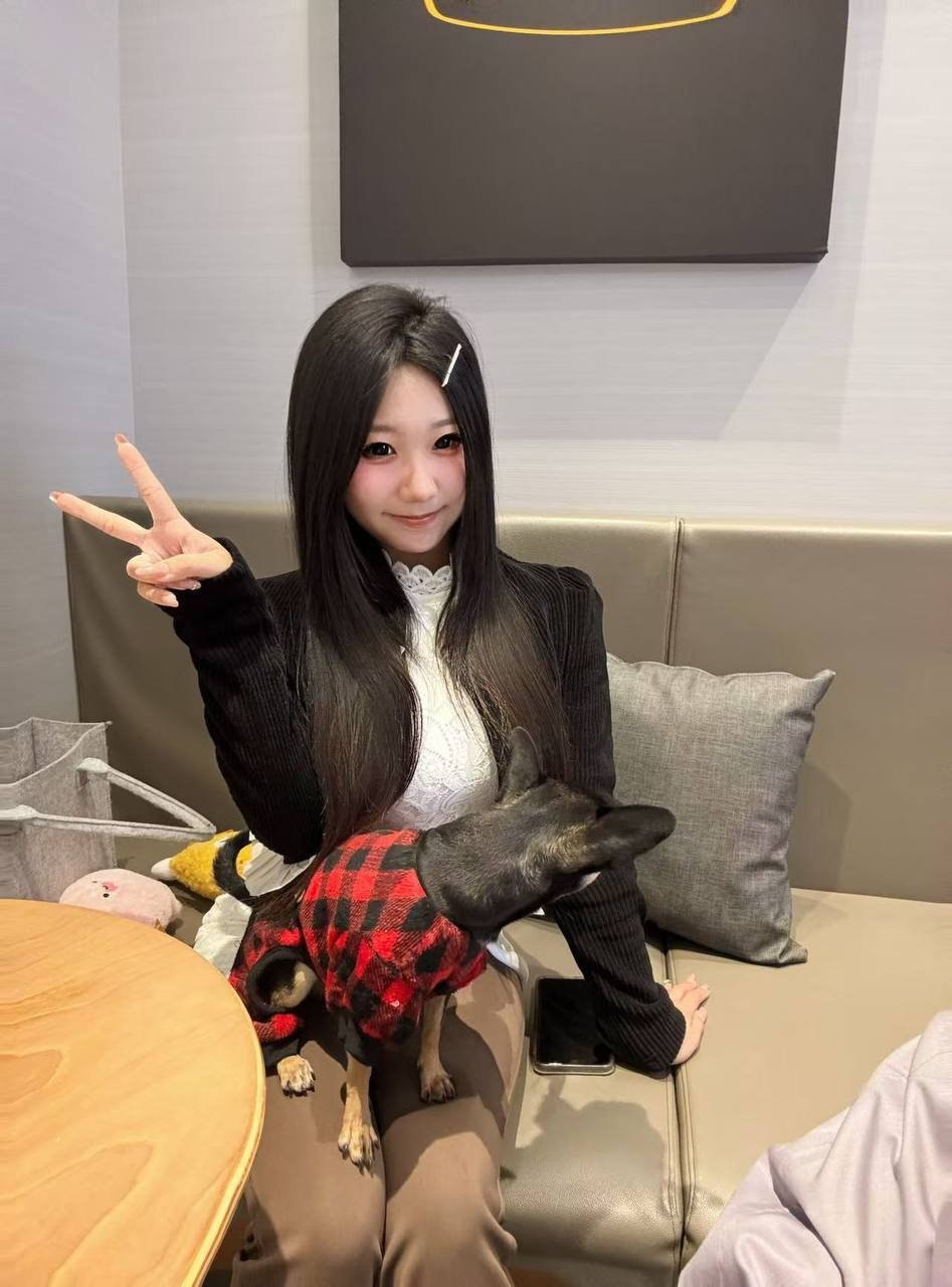江西 南昌 19岁 161cm 100 C杯 学生 艺术生,听话性格开朗 抽烟纹身:无 SM:否 无套:否 口交:可 过夜:否 同居:否 可飞:否 价格:30 特点:艺术生,听话性格开朗