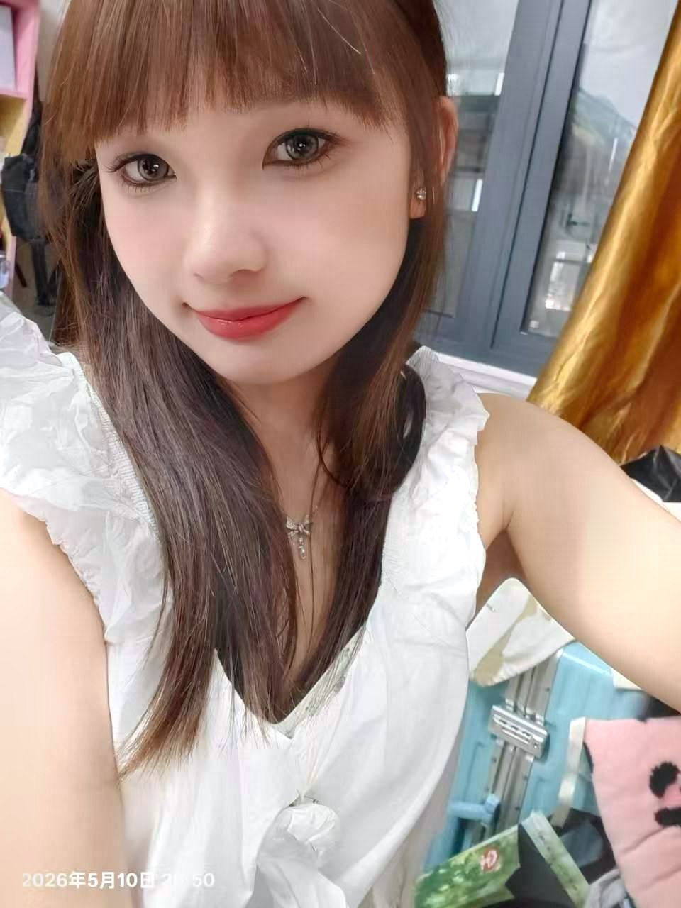 湖南 邵阳 22岁 156cm 91 本科本专业 抽烟纹身:无 SM:否 无套:否 口交:否 过夜:可 同居:否 可飞:可 价格:36