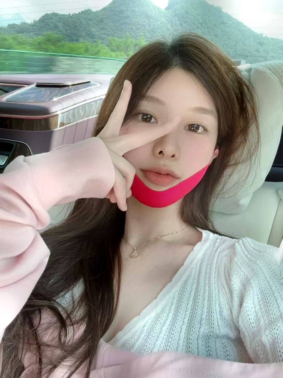 广东 广州 24岁 170cm 52 B杯 创业 情商比较高 可以跟老板一起参加老板的应酬局,会弹钢琴对于艺术和审美有自己的见解。 抽烟纹身:不抽烟有纹身 SM:否 无套:否 口交:可 过夜:否 同居:否 可飞:可外省(不找广州的) 价格:15 特点:情商比较高 可以跟老板一起参加老板的应酬局,会弹钢琴对于艺术和审美有自己的见解。