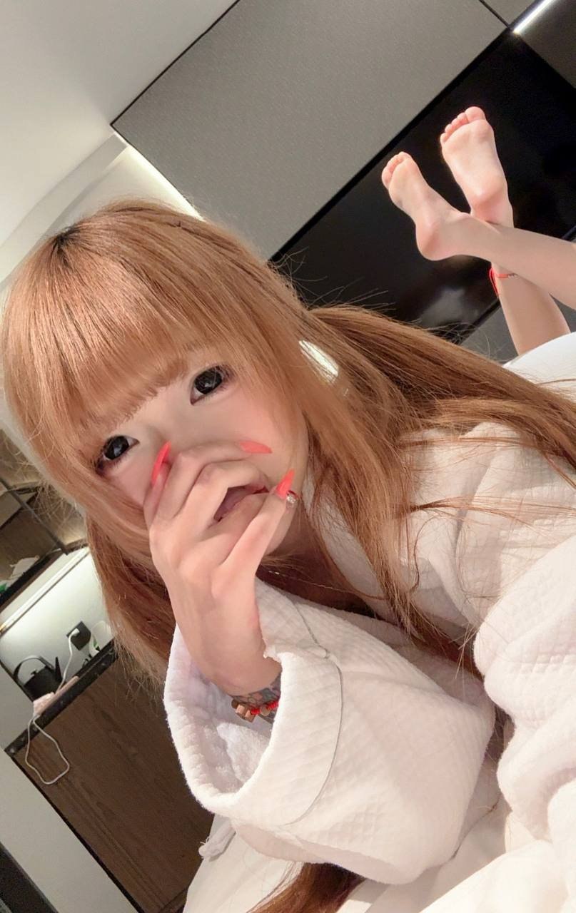 广东 深圳 18岁 162cm 82 A杯 脸长的很乖 很瘦 现实更好看 不社会 比较温柔可爱体贴 抽烟纹身:有纹身 SM:是 无套:可 口交:可 过夜:可 同居:可 可飞:广东内 价格:8-15 特点:脸长的很乖 很瘦 现实更好看 不社会 比较温柔可爱体贴