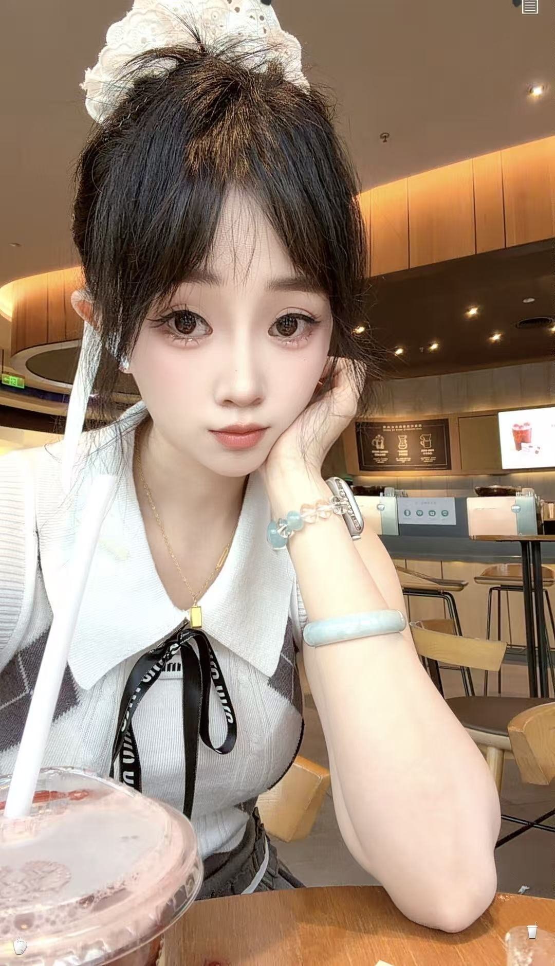 浙江 宁波 24岁 162cm 86 A杯 童装 性格开朗活泼挺好配合,圈子简单,私生活干净 抽烟纹身:无 SM:否 无套:否 口交:可 过夜:可 同居:否 可飞:可 价格:10 特点:性格开朗活泼挺好配合,圈子简单,私生活干净
