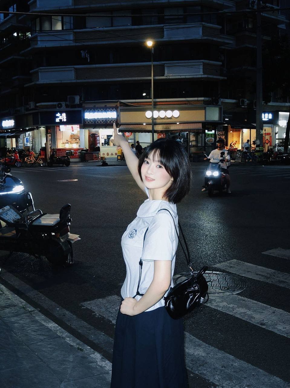 四川 成都 24岁 165cm 48 C杯 工作 秀外慧中,清丽脱俗,貌美如花,温文尔雅,听话懂事,乖巧伶俐,小鸟依人,娇小玲珑,可盐可甜,活泼开朗,会提供情绪价值,待开发更多的新玩法 抽烟纹身:无 SM:轻微 无套:否 口交:可 过夜:可 同居:可 可飞:可 价格:15 特点:秀外慧中,清丽脱俗,貌美如花,温文尔雅,听话懂事,乖巧伶俐,小鸟依人,娇小玲珑,可盐可甜,活泼开朗,会提供情绪价值,待开发更多的新玩法