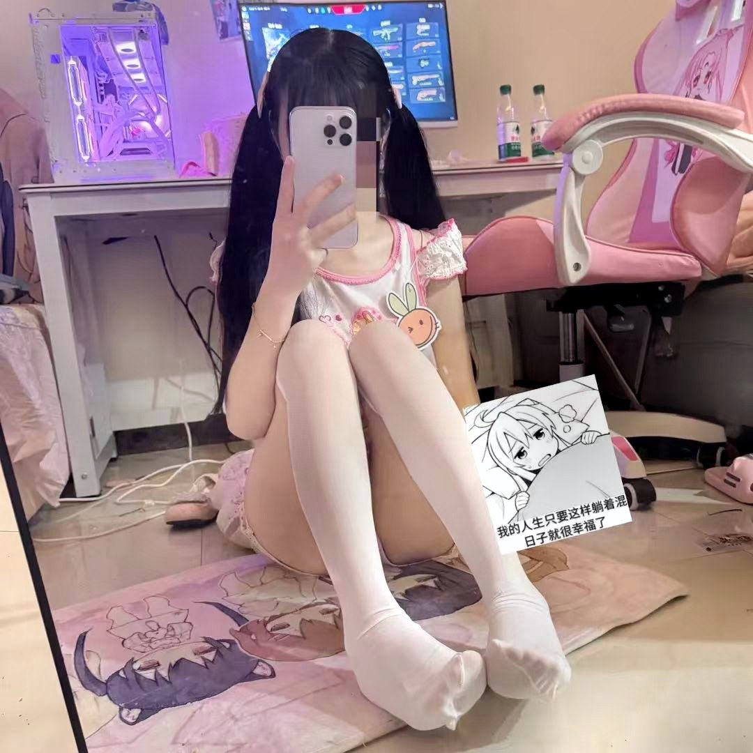 湖南 长沙 19岁 159cm 98 E杯 学生 皮肤好白 声音好听 年龄小 童颜巨乳 抽烟纹身:无 SM:是 无套:否 口交:可 过夜:可 同居:可 可飞:可 价格:20 特点:皮肤好白 声音好听 年龄小 童颜巨乳