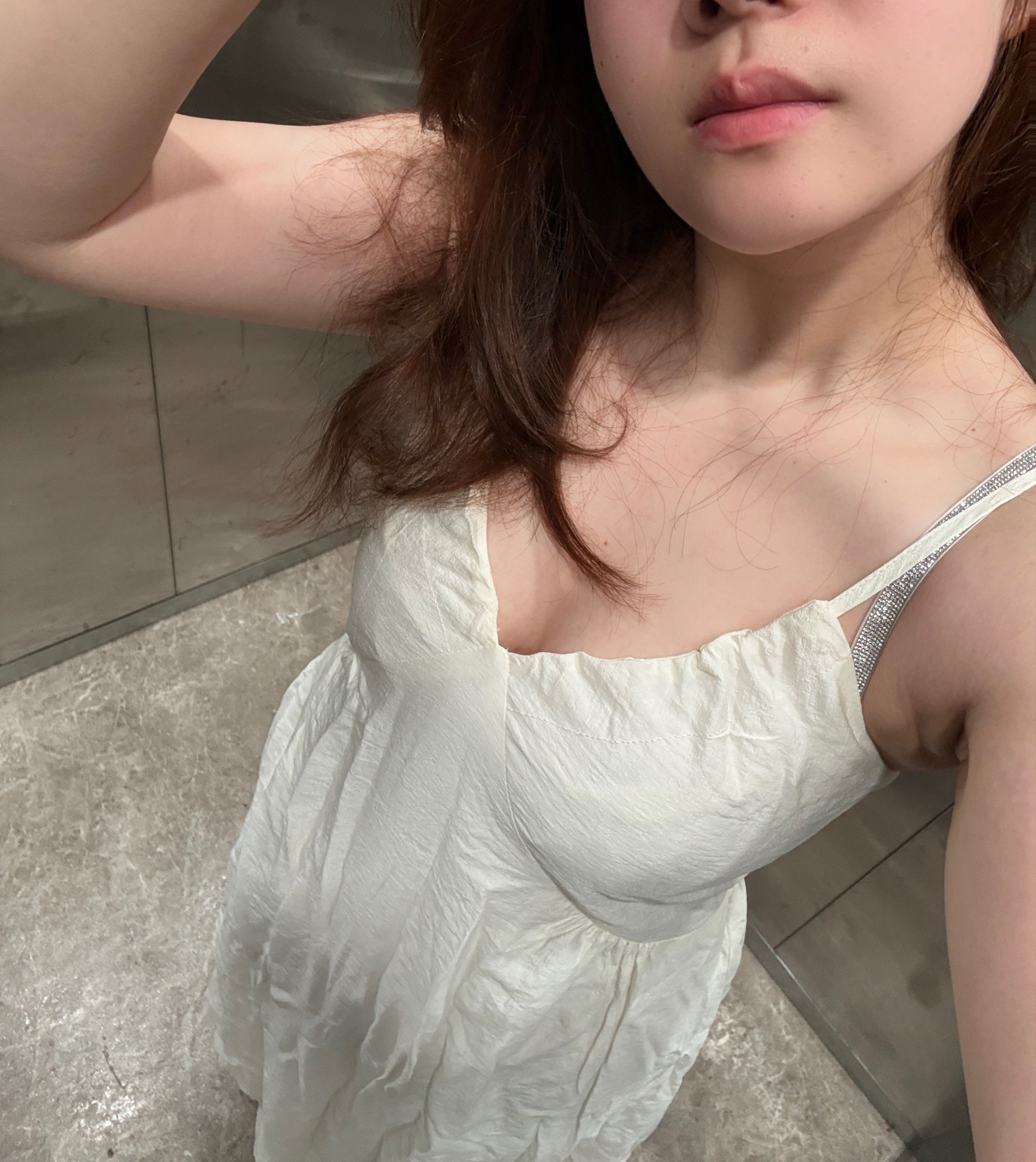 辽宁 大连 22岁 165cm 120 D杯 刚毕业学生 白 胸大 活好 刚毕业 第一次找 有梗会捧场 抽烟纹身:无 SM:否 无套:可 口交:可 过夜:可 同居:否 可飞:太远不行 价格:6 特点:白 胸大 活好 刚毕业 第一次找 有梗会捧场