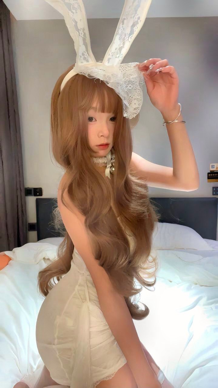 广东 深圳 18岁 160cm 90 C杯 无 SM:否 无套:可 口交:可 过夜:可 同居:可 可飞:否