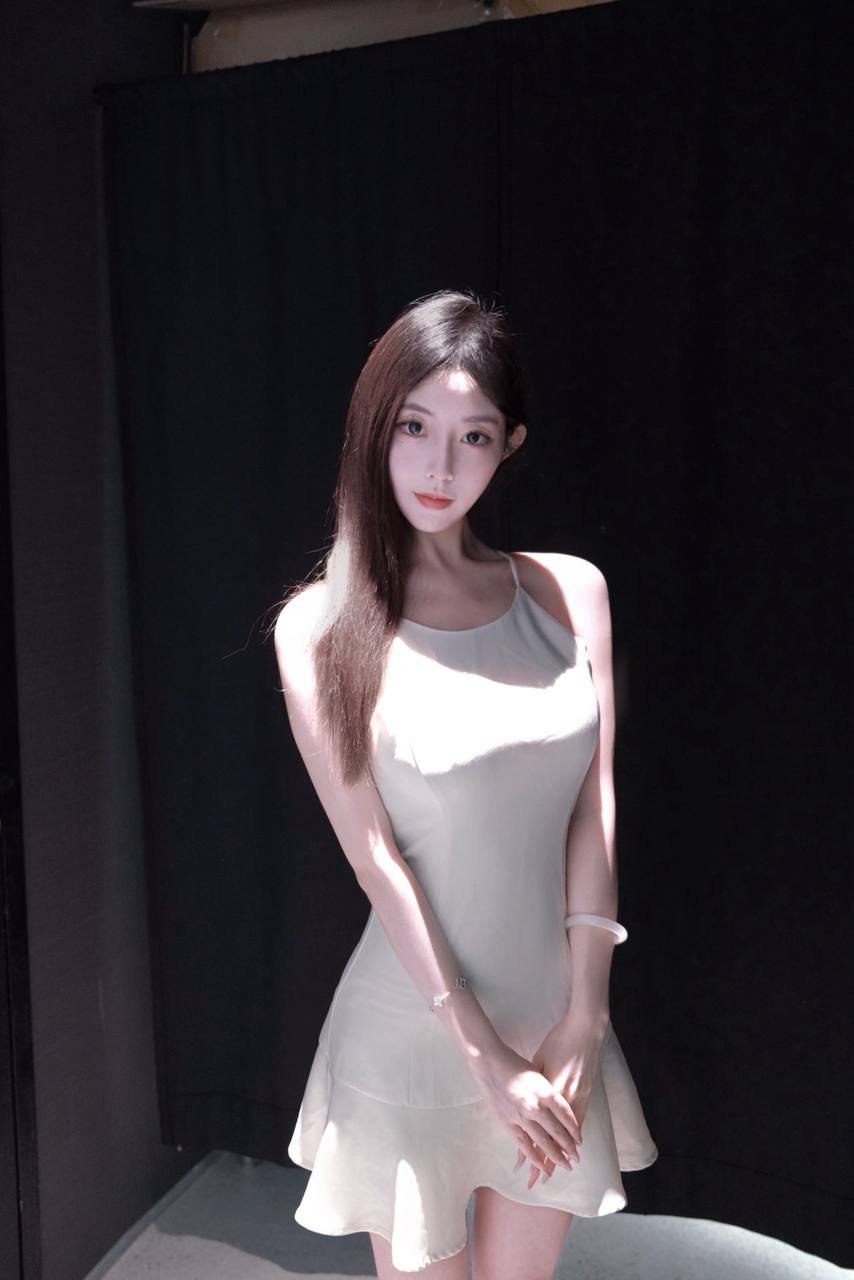 广东 深圳 5岁 166cm 98 C杯 学生 腰臀比例好,文科生,性格温柔可爱,阳光爱生活 抽烟纹身:无 SM:是 无套:否 口交:可 过夜:可 同居:可 可飞:可外省 价格:18 特点:腰臀比例好,文科生,性格温柔可爱,阳光爱生活