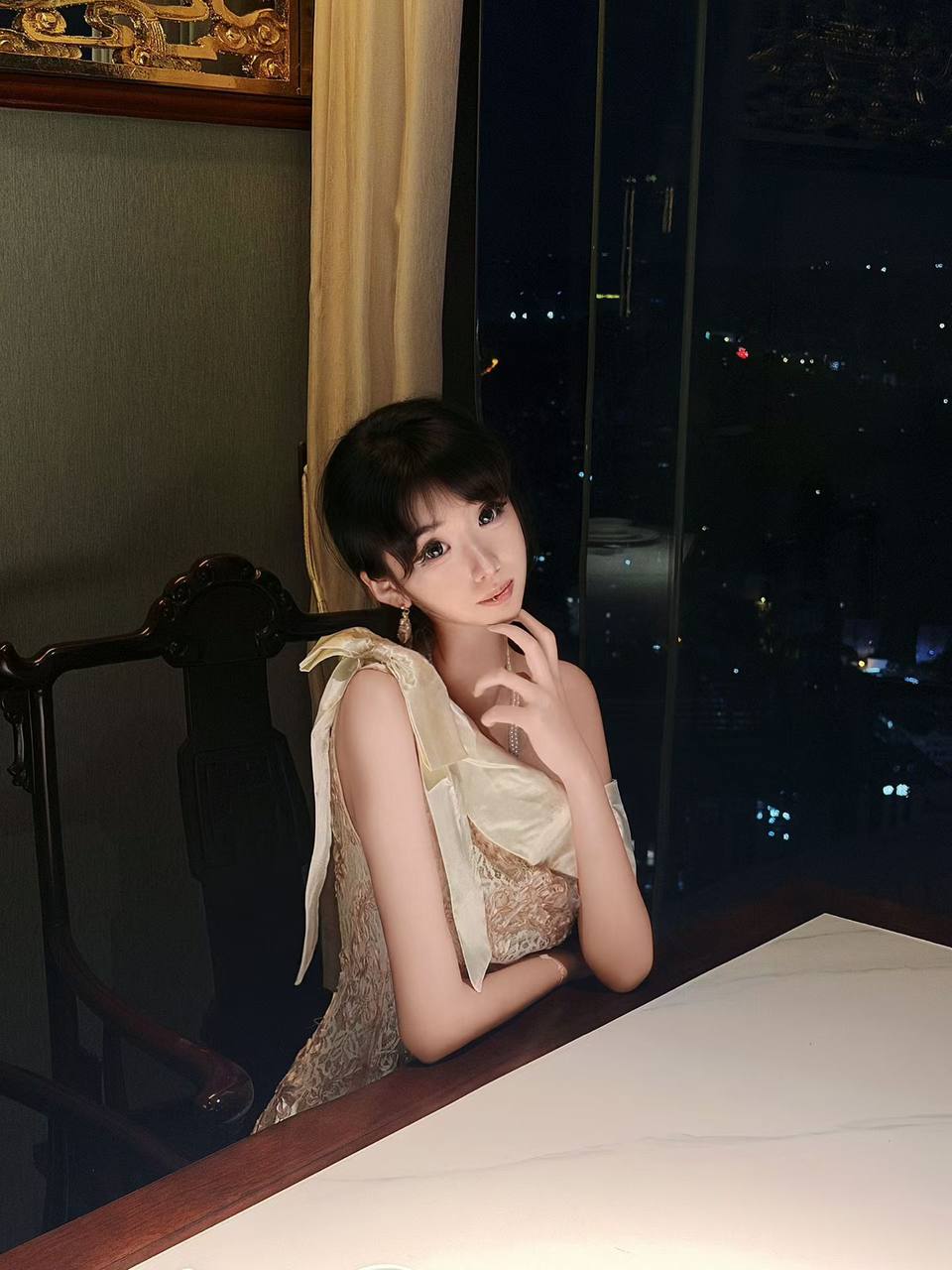 江苏 南京 18岁 172cm 108 B杯 无业 呆呆的笨笨的喜欢住狗笼子听话没有脾气 抽烟纹身:不抽烟无纹身 SM:是 无套:否 口交:可 过夜:可 同居:可 可飞:可以 价格:15 特点:呆呆的笨笨的喜欢住狗笼子听话没有脾气