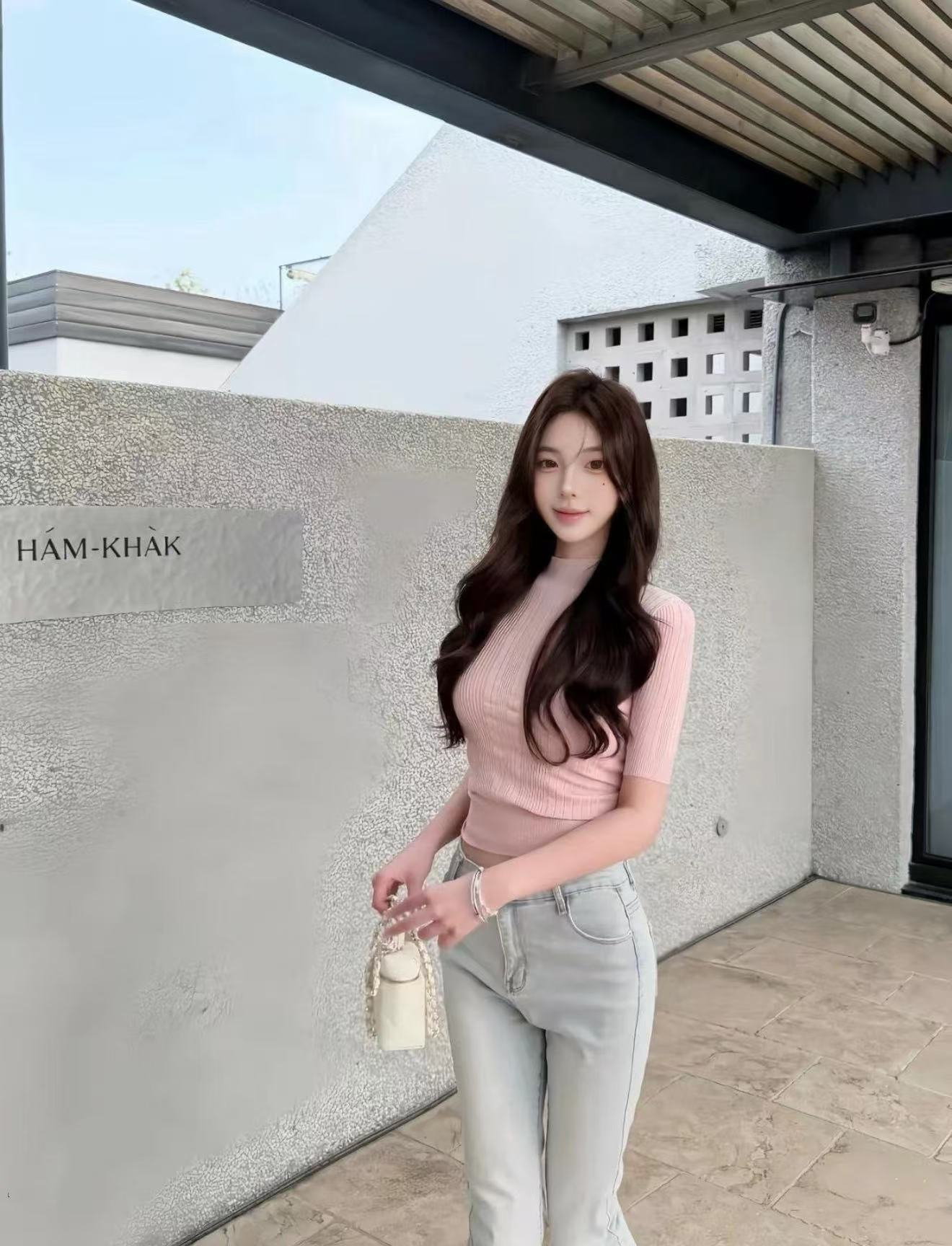 江苏 徐州 19岁 160cm 80 B杯 学生 纯欲型 提供情绪价值本人比照片好看 抽烟纹身:无纹身 SM:是 无套:否 口交:可 过夜:可 同居:可 可飞:可外省 价格:15 特点:纯欲型 提供情绪价值本人比照片好看
