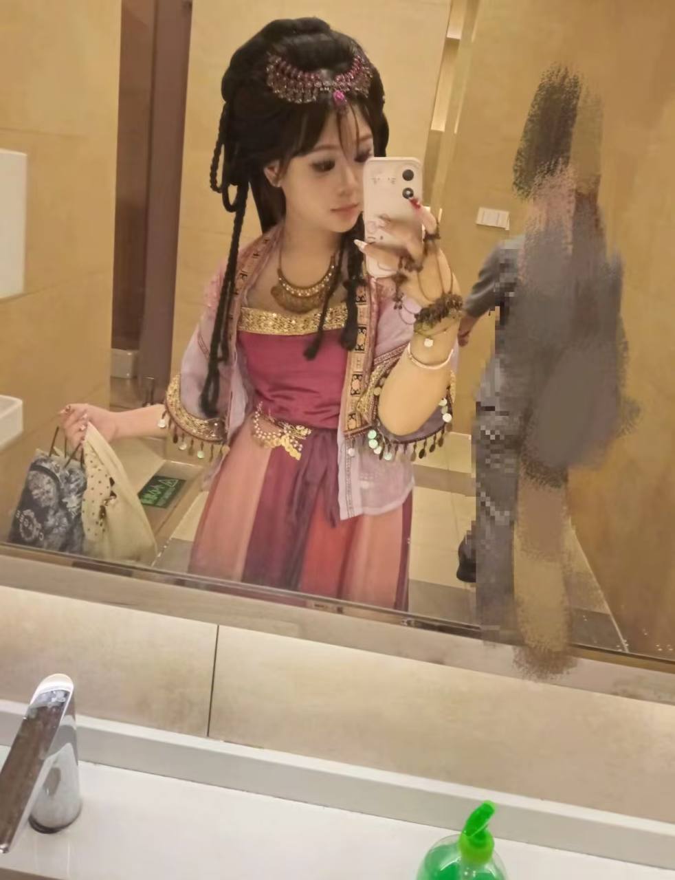 浙江 杭州 18岁 163cm 136 C杯 女生 口的好听话满足各项所有要求 母狗一只 可解锁户外17 抽烟纹身:无 SM:是 无套:可 口交:可 过夜:可 同居:可 可飞:可 价格:13 特点:口的好听话满足各项所有要求 母狗一只 可解锁户外17