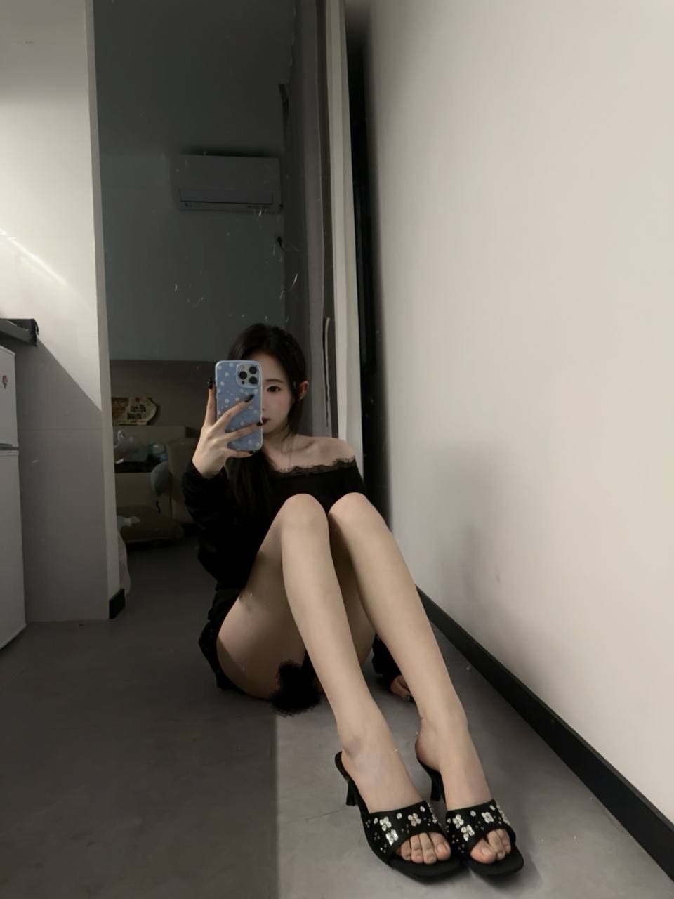 福建 厦门 18岁 171cm 99 B杯 学生 性格好活泼 抽烟纹身:有纹身 SM:否 无套:否 口交:可 过夜:可 可飞:不能 价格:9 特点:性格好活泼