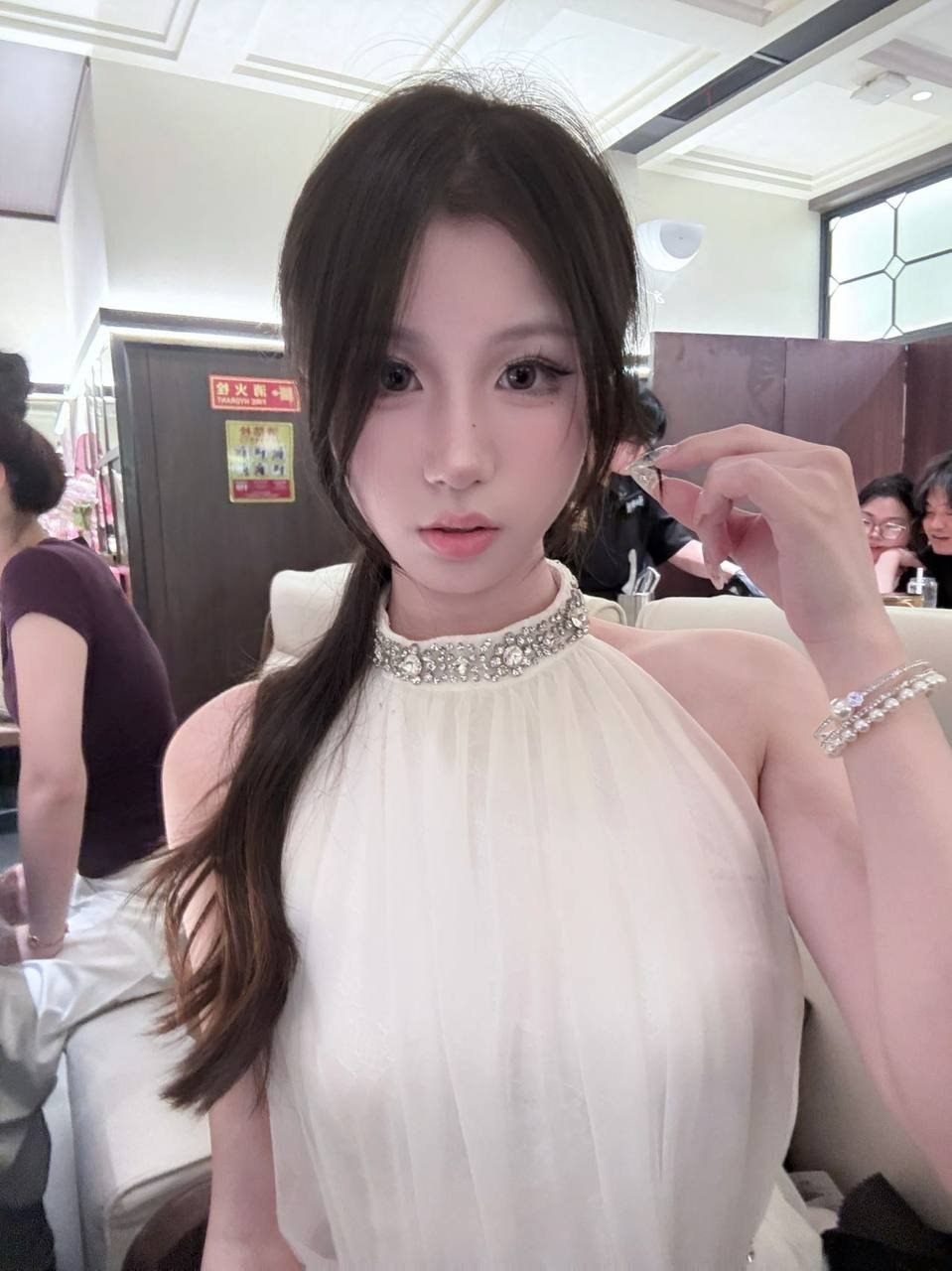 浙江 杭州 22岁 169cm 92 C杯 学生 清纯,可爱 抽烟纹身:无 SM:是 无套:否 口交:可 过夜:可 同居:可 可飞:可以,安全国家 价格:15 特点:清纯,可爱