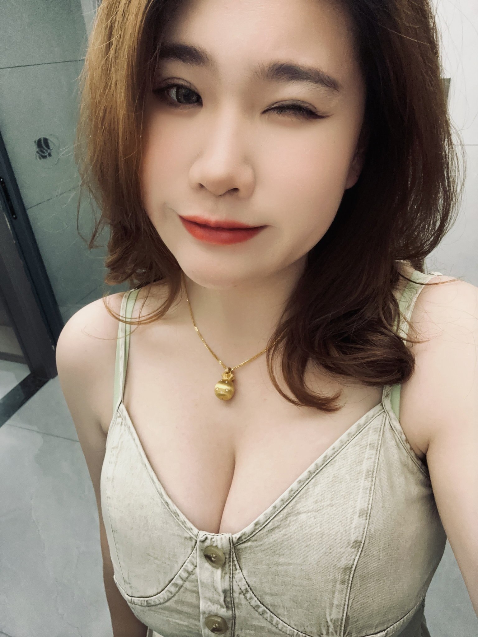 广东 汕头 25岁 163cm 126 E杯 直播带货 声音好听,性格好,是个m,胸大,床上上小母狗,等待调教 抽烟纹身:无 SM:是 无套:可 口交:可 过夜:可 同居:可 可飞:可 价格:3 特点:声音好听,性格好,是个m,胸大,床上上小母狗,等待调教