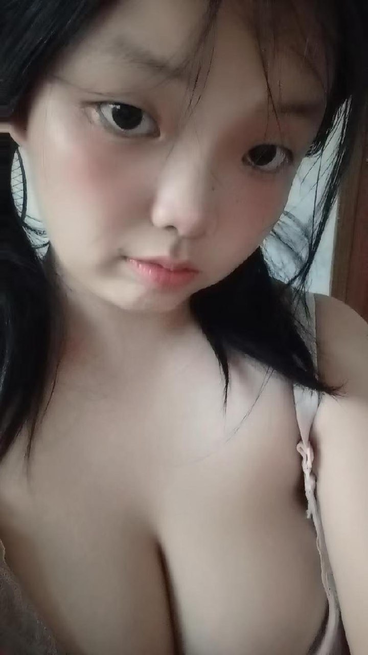 广东 广州 19岁 154cm 110 C杯 工作 乖巧听话 个子小小 车灯大大 情绪价值高 可口可无 配合度高 可以满足老板的要求 抽烟纹身:无 SM:否 无套:可 口交:可 过夜:可 同居:否 价格:3 特点:乖巧听话 个子小小 车灯大大 情绪价值高 可口可无 配合度高 可以满足老板的要求