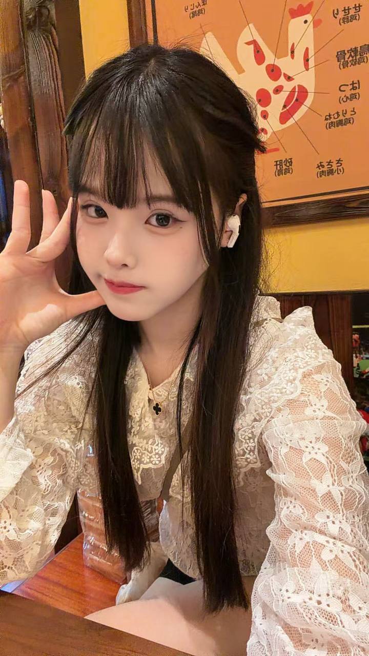 广东 广州 20岁 160cm 88 C杯 待业 甜美 乖巧听话可爱 抽烟纹身:无纹身 SM:是 无套:可 口交:可 过夜:可 同居:可 可飞:不 价格:40 特点:甜美 乖巧听话可爱