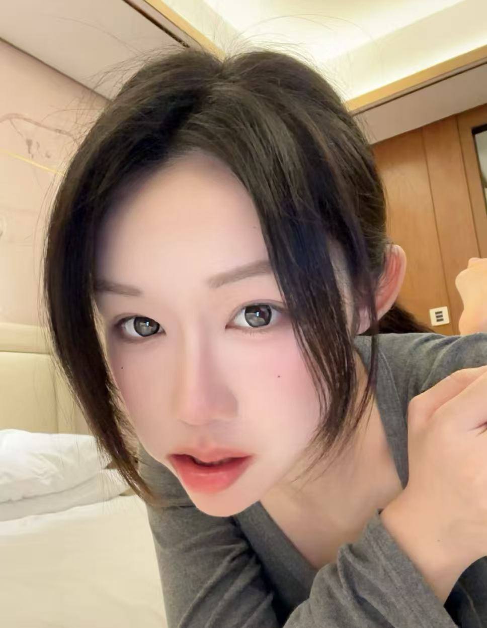 广东 深圳 23岁 158cm 47 C杯 文员 抽烟纹身:无 SM:否 无套:否 口交:可 过夜:可 同居:否 可飞:可 价格:6