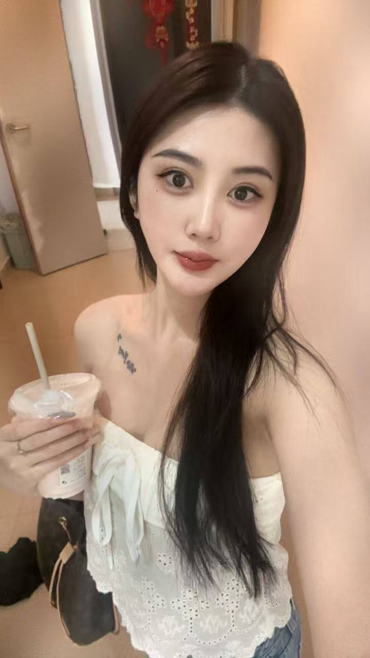 广东 佛山 26岁 165cm 91 B杯 模特 抽烟纹身:有纹身 SM:否 无套:否 口交:可 过夜:可 同居:可 可飞:可 价格:12