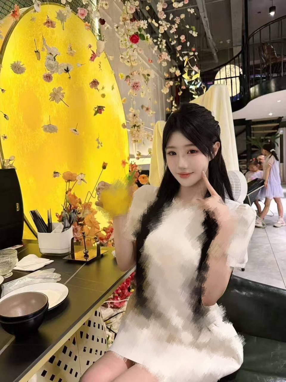 河北 石家庄 18岁 167cm 98 D杯 学生 胸大腰细 目前大二在读 SM:否 无套:否 口交:可 过夜:可 可飞:可 价格:30 特点:胸大腰细 目前大二在读