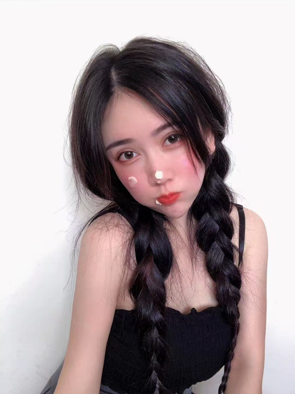河南 郑州 21岁 161cm 83 B杯 工作 能喝 抽烟纹身:无 SM:否 无套:否 口交:可 过夜:可 同居:否 可飞:能 价格:8 特点:能喝