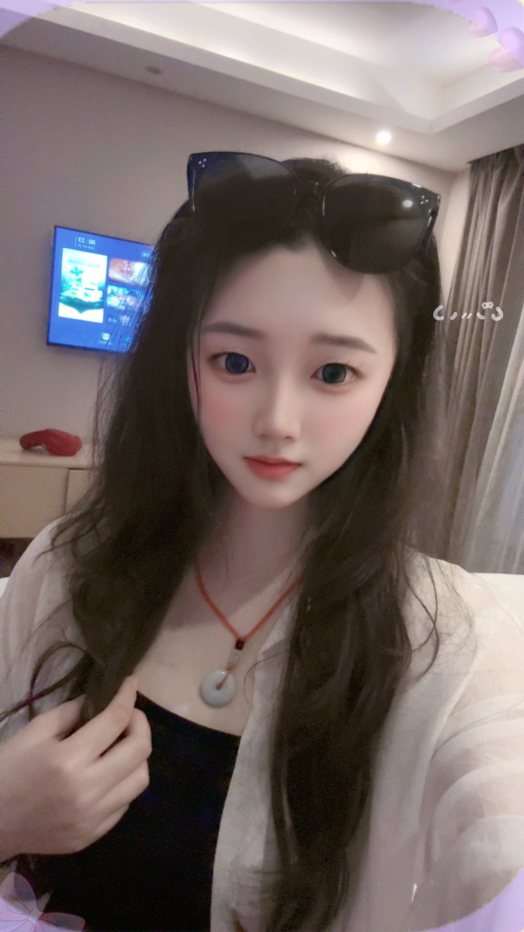 广东 深圳 23岁 162cm 50 C杯 美业 温柔体贴 抽烟纹身:无纹身 SM:否 无套:否 口交:可 过夜:可 同居:否 可飞:否 有港澳通行证 价格:6 特点:温柔体贴