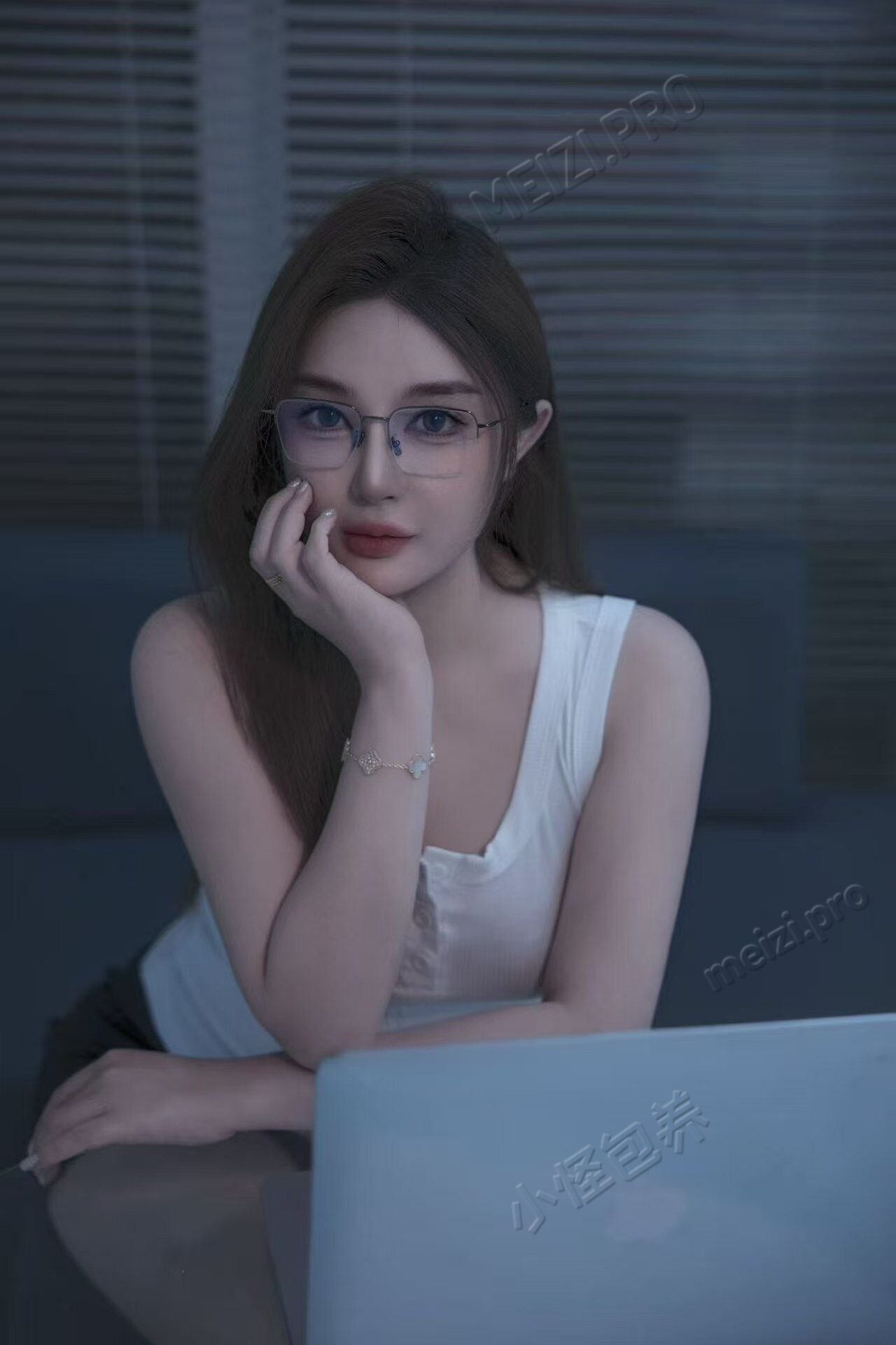 来自广东广州天河的26岁医美从业女生，身高165cm体重110斤拥有C杯身材，皮肤白净滑腻性格开朗什么话题都能聊得来。可提供过夜外省口交服务，接受轻度SM及体检后无套但不接受内射。因为生活原因希望遇到一位真诚的金主进行短期包养陪伴，零花钱期望为6000元可分2次支付，每月最长可陪伴3天，资料真实可飞往外省找金主高端陪伴。