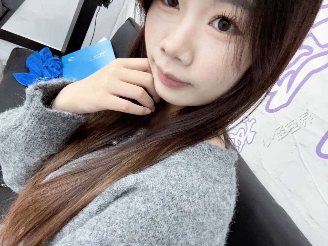 广东东莞包养19岁无业开朗D杯女生，身高158cm体重90斤，不抽烟无纹身性格开朗大方乐观。因缺钱寻真诚金主提供短期包养陪伴，可过夜可外省可同居，不接受口交无套和SM。零花钱期望8000分两次给，真实资料可见4天，大姨妈日期20号，希望遇到对她好的稳定金主陪伴。