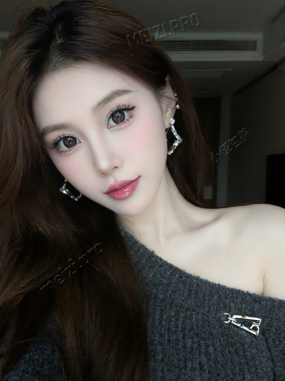 北京包养信息：23岁医美女生，172cm身高110斤，C杯，皮肤白三点粉不抽烟不纹身。因生活原因希望遇到真诚金主短期陪伴，可口交可同居，不接受过夜无套SM，尽量不飞外省。零花钱期望1-1.8万，真实资料照片本人一样，随时可见3-7天高端陪伴。