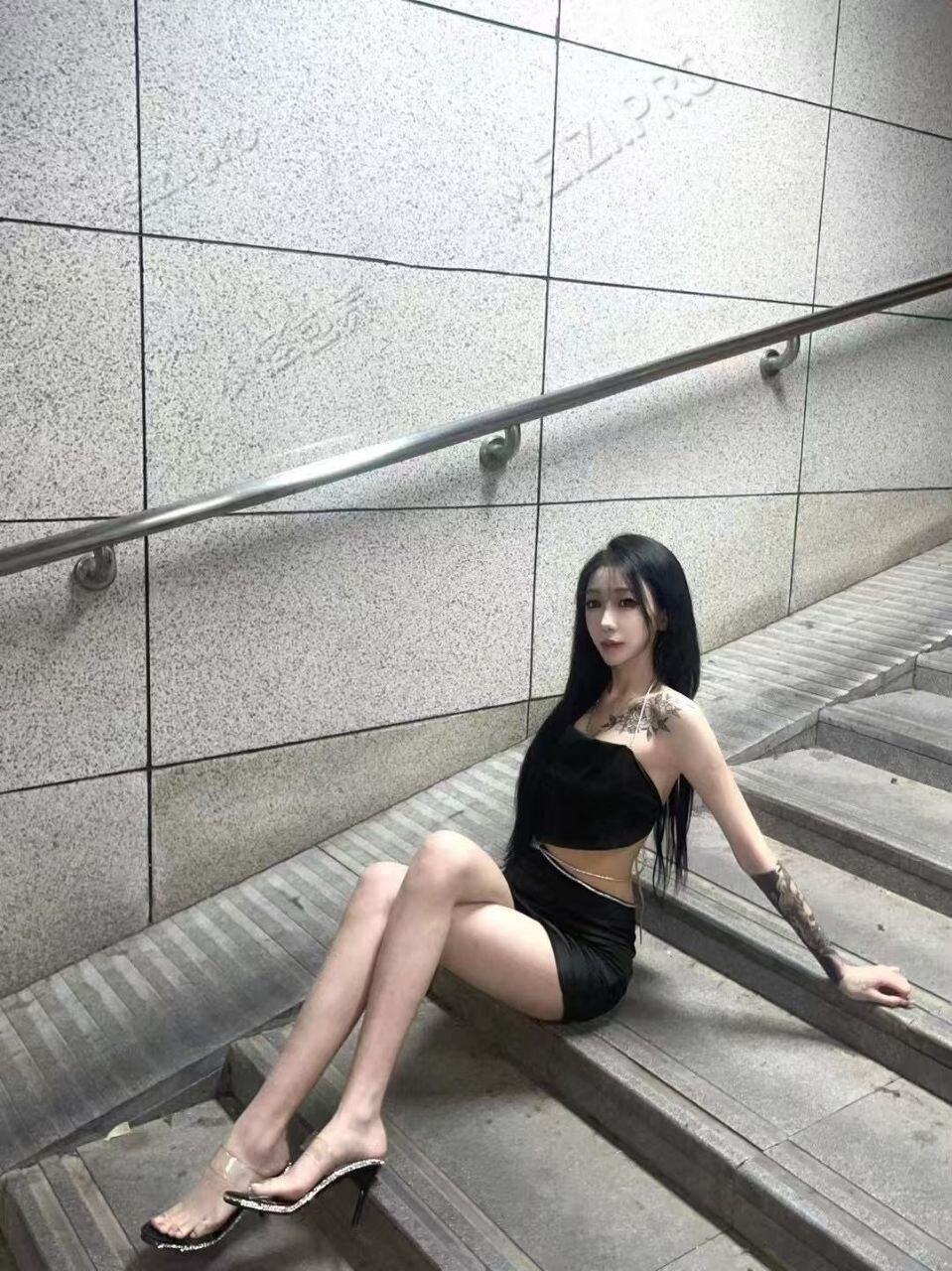 湖北武汉包养信息：21岁自由职业女生，169cm身高94斤B杯，清纯乖巧，唱歌好听稍微能喝脑子快情商高不事逼很乖基本不出门社交。因喜欢宅希望遇到真诚金主短期包养陪伴，可过夜可外省可口交，体检后可无套，不接受SM。零花钱期望1.5万，分1-2次付款，真实资料，最快一周出发可见3天。