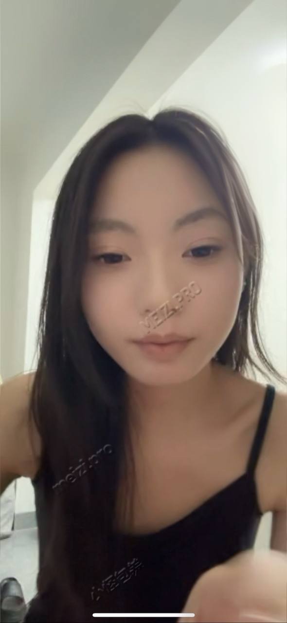 四川成都包养信息：20岁休学女生，160cm身高80斤，A杯，清纯不抽烟不纹身。因生活原因希望遇到真诚金主短期陪伴，可过夜可同居可外省，可口交，轻度SM可商量，不可无套。零花钱期望6k，真实资料，每月可陪3天。