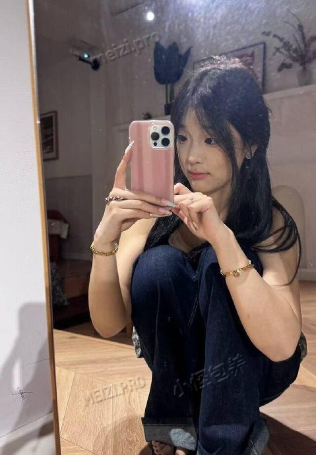 江苏 南京 18岁 165cm 86 B杯 女生 抽烟纹身:无 SM:否 无套:可 口交:否 过夜:可 同居:否 可飞:能 价格:14