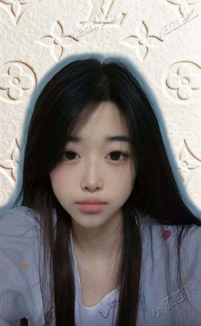 广东 肇庆 18岁 162cm 81 A杯 自由 听话 是第一次 抽烟纹身:无 SM:是 无套:可 口交:可 过夜:否 同居:否 可飞:否 价格:4 特点:听话 是第一次