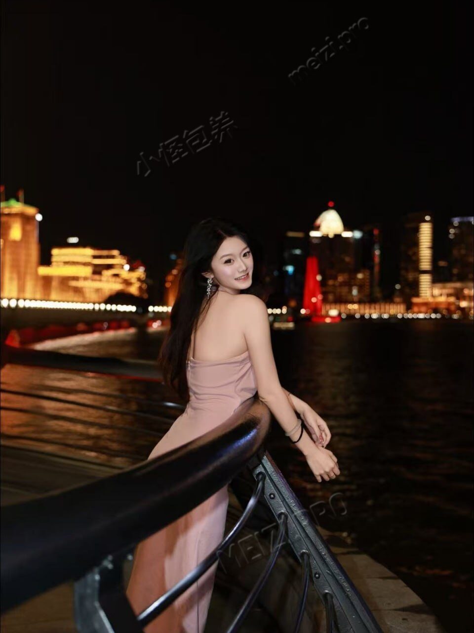 海南 海口 19岁 162cm 47 C杯 待业 听话懂事，清纯体贴，可盐可甜，活泼开朗，会提供情绪价值 抽烟纹身:有纹身 SM:否 无套:否 口交:可 过夜:否 同居:否 可飞:否 价格:4 特点:听话懂事，清纯体贴，可盐可甜，活泼开朗，会提供情绪价值