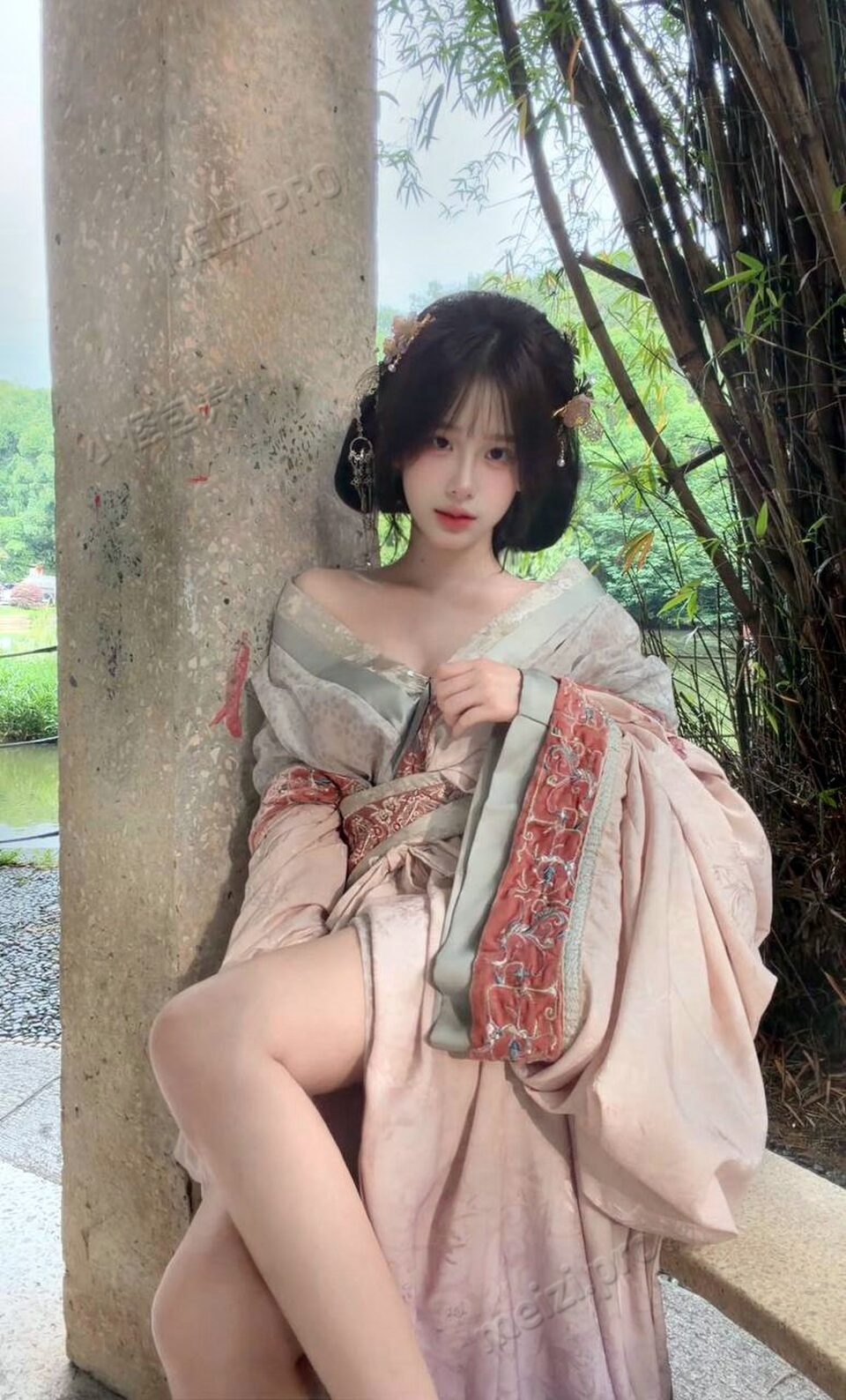 湖南 长沙 18岁 162cm 90 B杯 学生 会乐器，心理咨询，可爱性格开朗初恋感 抽烟纹身:无 SM:是 无套:可 口交:可 过夜:可 可飞:可 外地可 出村可 价格:15 特点:会乐器，心理咨询，可爱性格开朗初恋感