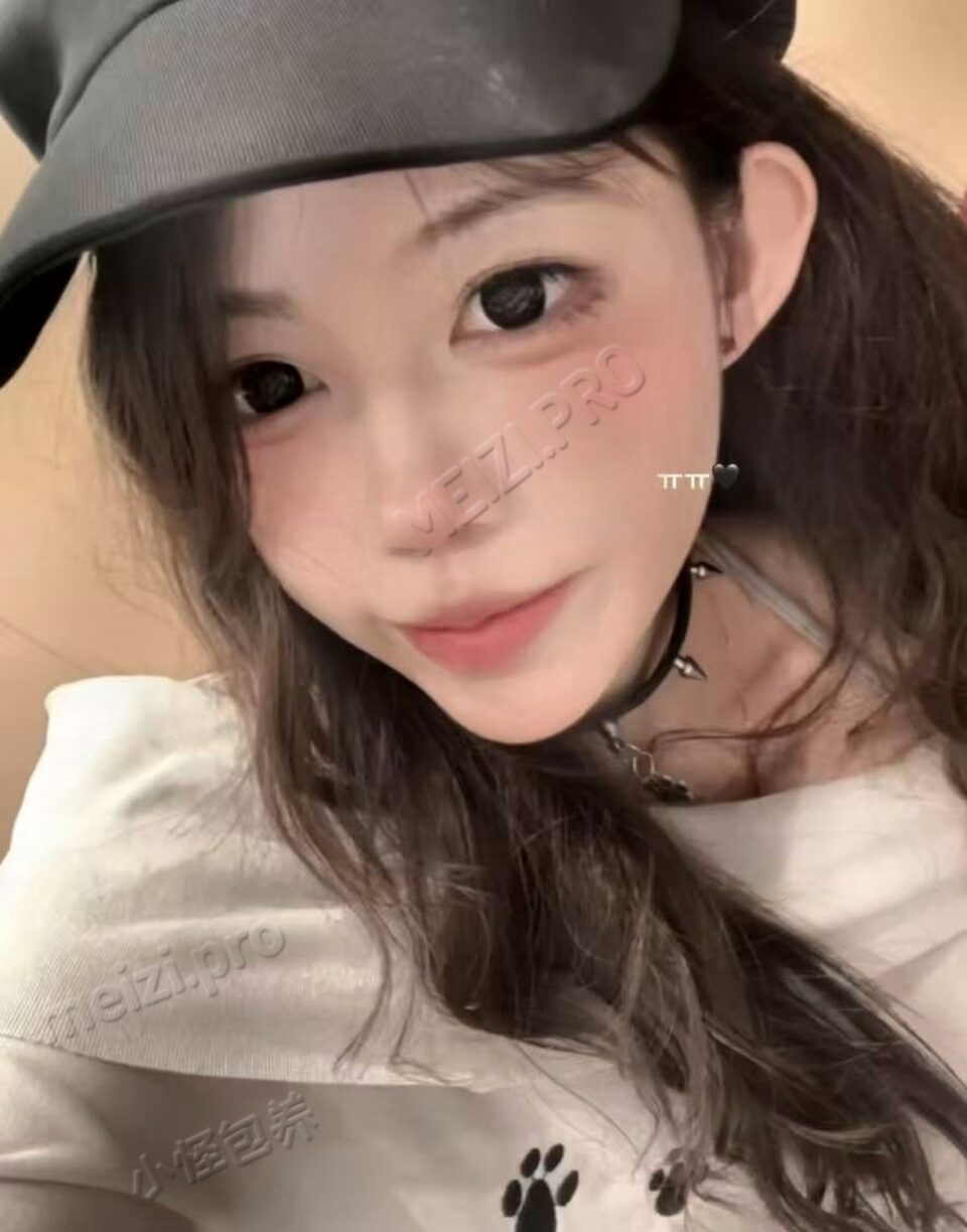 海南 海口 18岁 173cm 94 B杯 学生 身材好 刮毛 听话 抽烟纹身:无 SM:是 无套:可 口交:否 过夜:可 同居:可 可飞:否 价格:15-20 特点:身材好 刮毛 听话