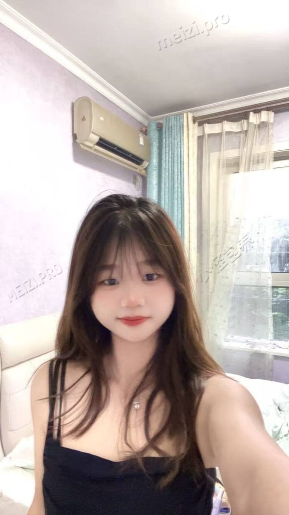四川 宜宾 22岁 152cm 94 C杯 工作 甜妹 性格好 抽烟纹身:无 SM:否 无套:可 口交:可 过夜:可 同居:可 可飞:可 价格:5 特点:甜妹 性格好