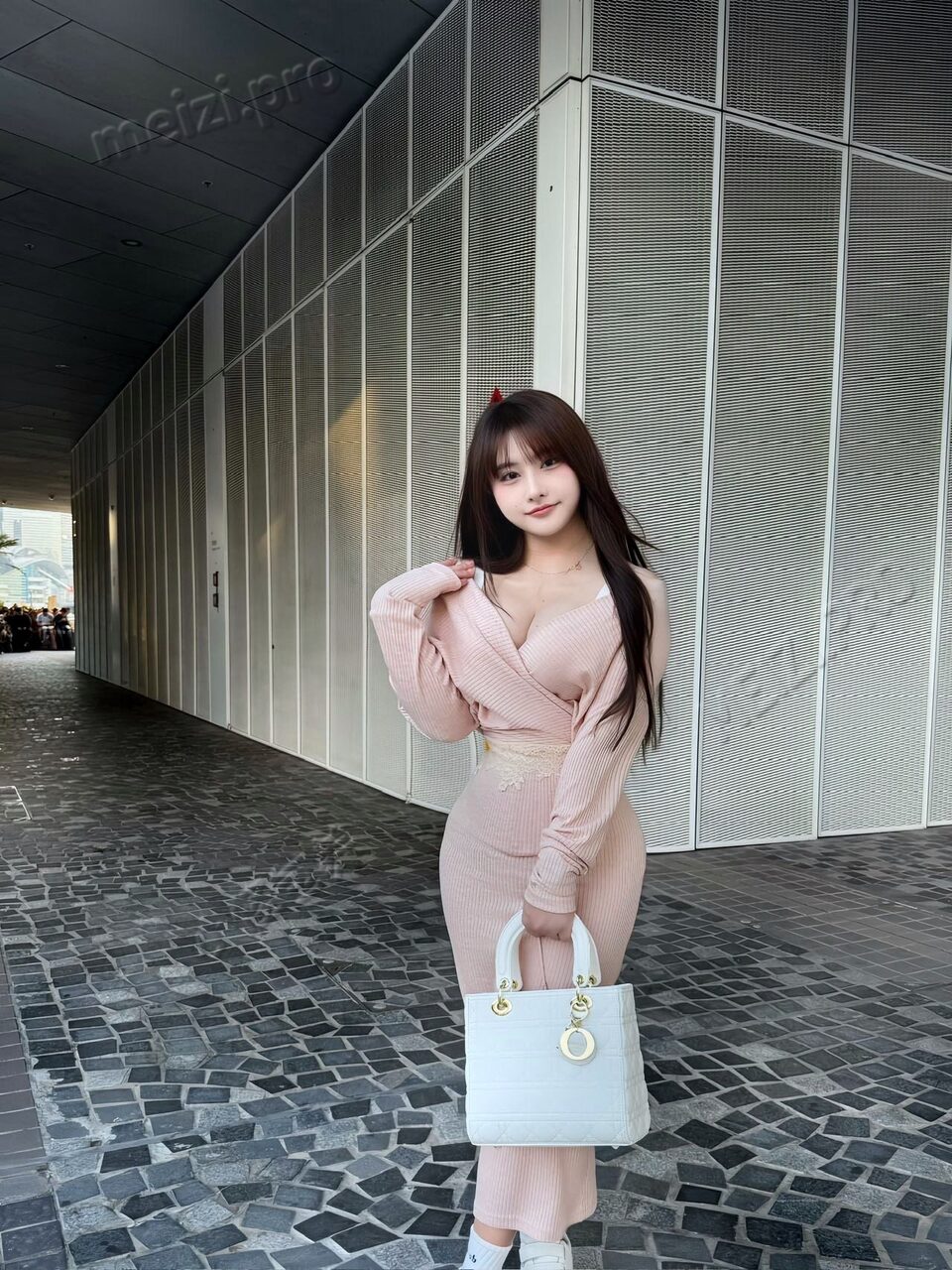 广东 广州 22岁 158cm 102 D杯 学生 听话 提供情绪价值 抽烟纹身:无 SM:否 无套:加米 口交:可 过夜:可 同居:可 可飞:可 价格:12 特点:听话 提供情绪价值