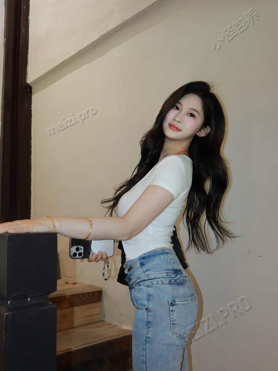 江苏 南通 24岁 166cm 88 B杯 自由职业 身材好 真人比视频好看 会音乐 抽烟纹身:无 SM:否 无套:可 口交:可 过夜:可 同居:否 可飞:附近 价格:15 特点:身材好 真人比视频好看 会音乐