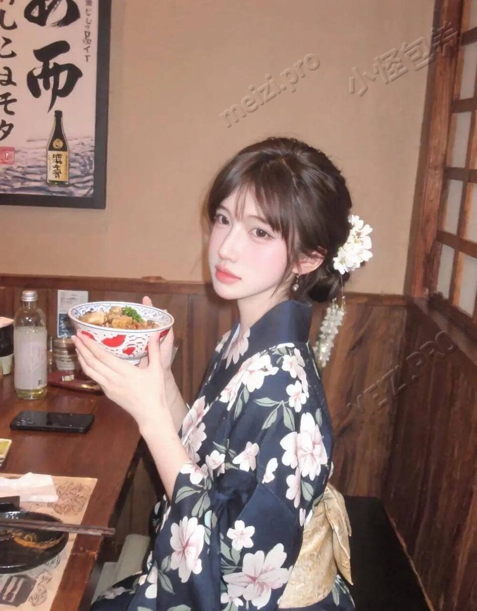 广东 广州 21岁 170cm 52 D杯 学生 皮肤白无整容身材好清纯第一次找 抽烟纹身:无 SM:是 无套:否 口交:可 过夜:可 可飞:可外省可出国 价格:40 特点:皮肤白无整容身材好清纯第一次找