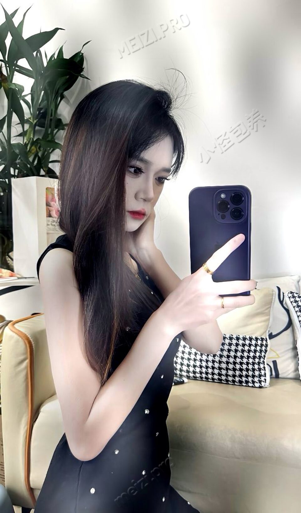 云南 文山 21岁 155cm 80 B杯 护士 不上镜,本人比照片好看 素颜妆后差距小,纯天然无整,没有风尘感,声音甜,温柔体贴,乖巧听话,情商高,素质高,腰臀曲线均匀,小小软软的抱着舒服,可甜可御,喜欢油画、搭配衣服、养小猫、拍照、美食 抽烟纹身:无 SM:否 无套:可 口交:否 过夜:可 可飞:能 价格:10 特点:不上镜,本人比照片好看 素颜妆后差距小,纯天然无整,没有风尘感,声音甜,温柔体贴,乖巧听话,情商高,素质高,腰臀曲线均匀,小小软软的抱着舒服,可甜可御,喜欢油画、搭配衣服、养小猫、拍照、美食