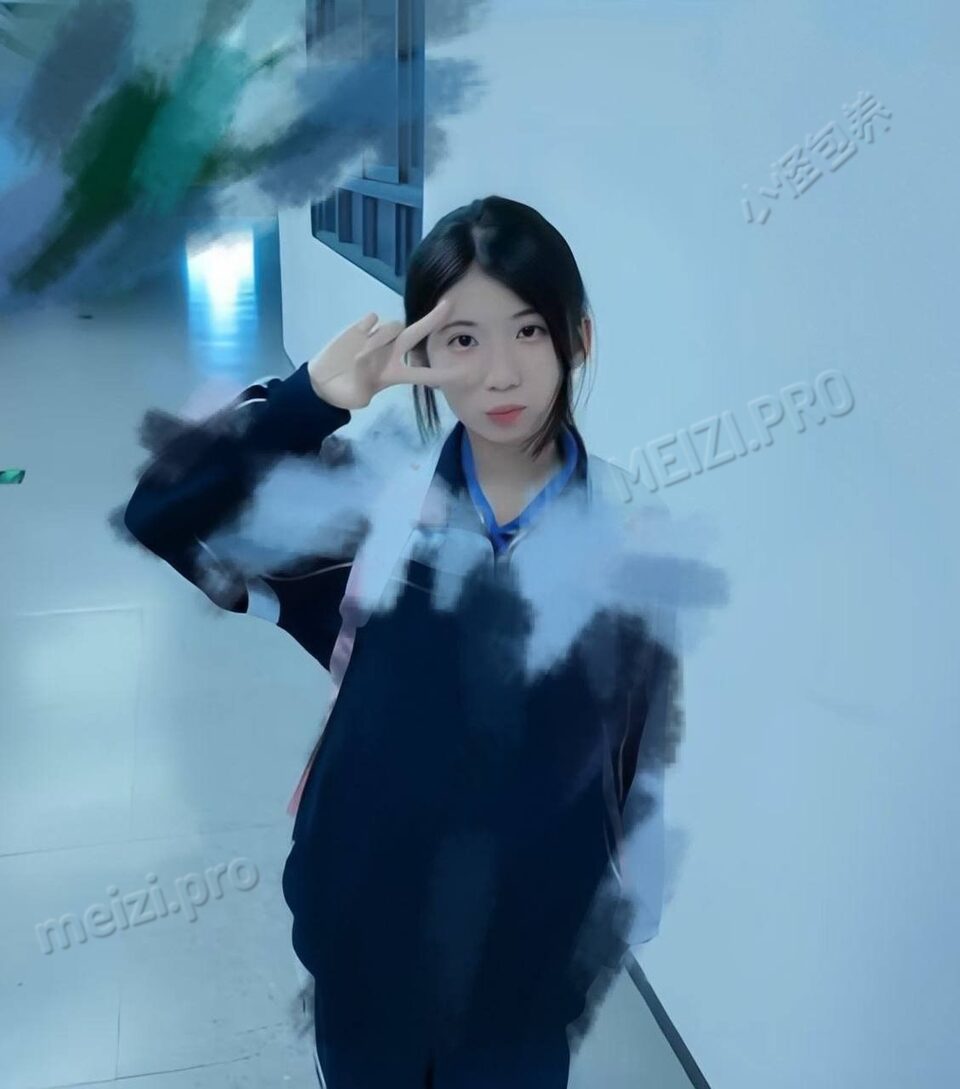 广东 深圳 18岁 166cm 95 B杯 学生 可纯可欲 性格温柔听话 年纪小皮肤嫩 抽烟纹身:无 无套:否 口交:可 过夜:否 可飞:不能 价格:3 特点:可纯可欲 性格温柔听话 年纪小皮肤嫩
