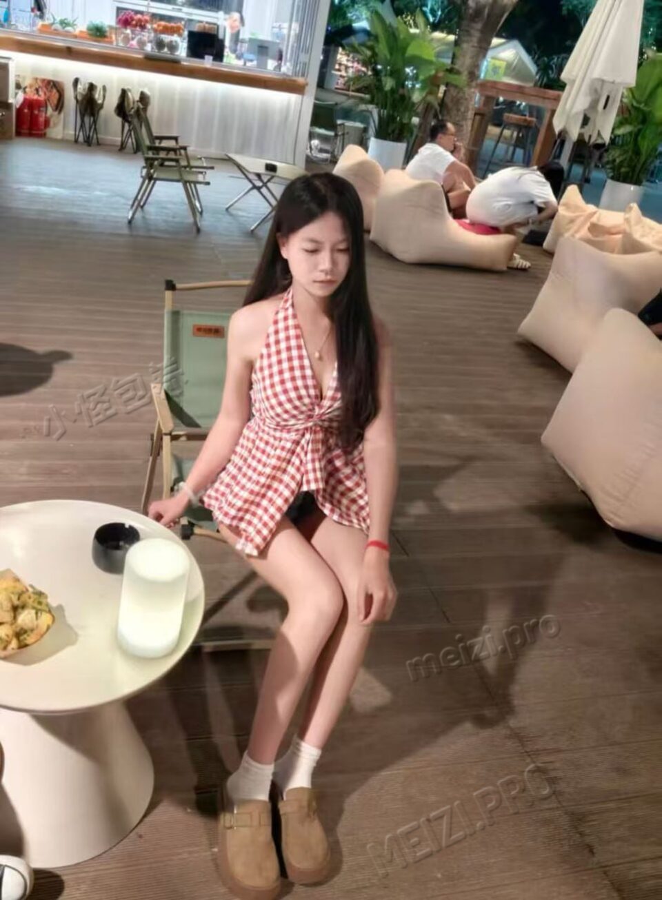 云南 弥勒 19岁 161cm 93 A杯 学生 性格好 听话 身材均匀 抽烟纹身:无 SM:否 无套:可 口交:可 过夜:可 可飞:否 价格:4 特点:性格好 听话 身材均匀