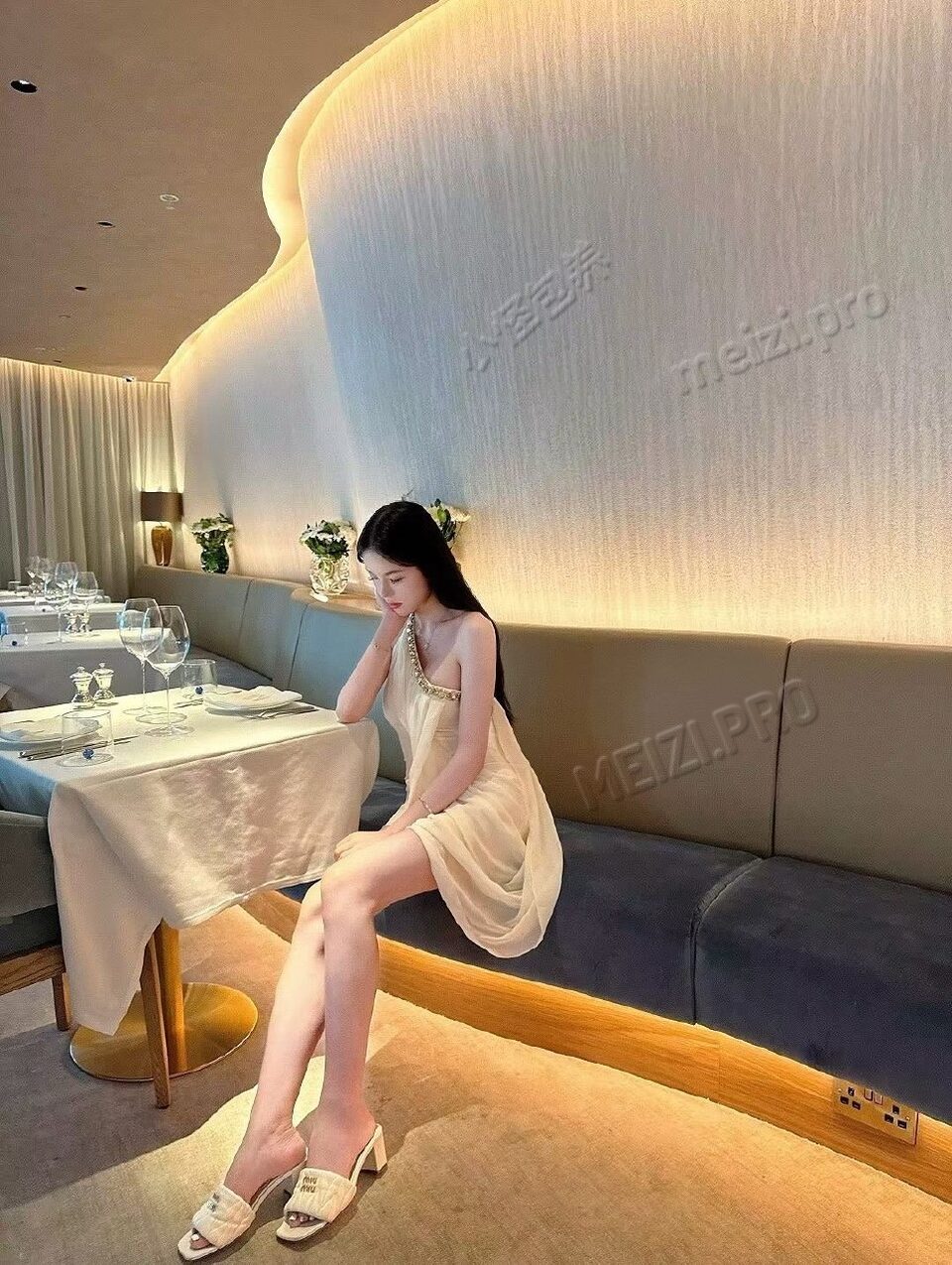 广东 深圳 24岁 168cm 96 C杯 学生 英文 抽烟纹身:无 SM:否 无套:否 口交:可 过夜:可 同居:看情况 可飞:可 英美加欧洲都可以去 价格:25 特点:英文