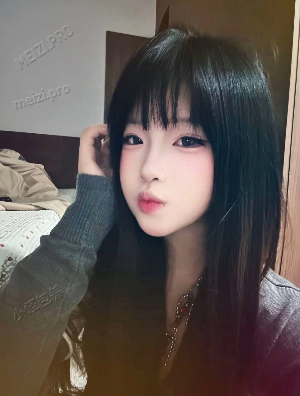 山东 黄岛 19岁 167cm 105 B杯 学生 情绪价值高 抽烟纹身:无 SM:是 无套:否 口交:可 过夜:可 同居:可 可飞:可 安全国家 价格:12 特点:情绪价值高
