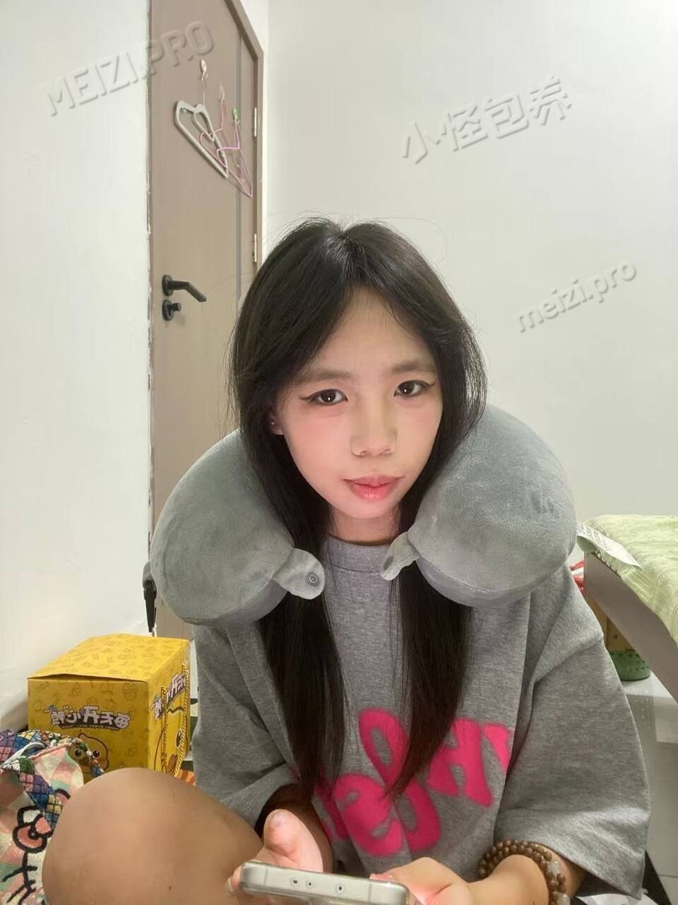 广西 桂林 19岁 156cm 42 A杯 无业 没谈过 抽烟纹身:无 SM:否 无套:可 口交:否 过夜:否 同居:可 可飞:可 价格:17 特点:没谈过