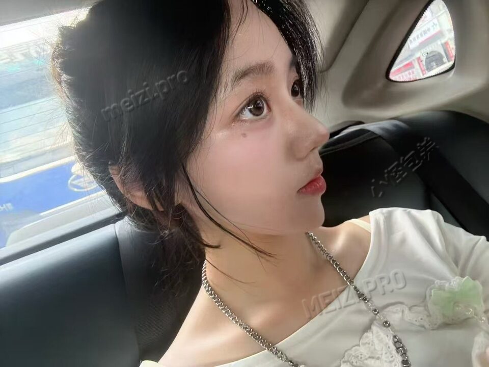 广东 广州 18岁 160cm 98 A杯 学生 抽烟纹身:无 SM:否 无套:否 口交:可 过夜:可 同居:否 可飞:可 周边 价格:15