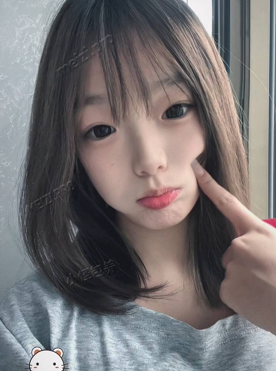 山西 阳泉 18岁 165cm 98 C杯 学生 抽烟纹身:有一个字母纹身 SM:是 无套:否 口交:可 过夜:可 同居:否 可飞:不能 价格:10