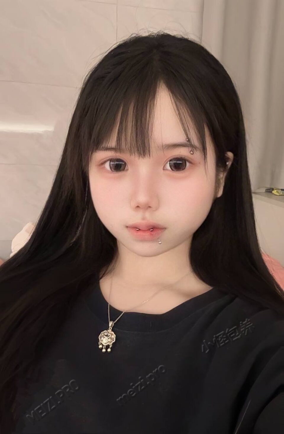 广东 广州 18岁 160cm 95 B杯 女生 无 抽烟纹身:有纹身 无套:否 口交:可 过夜:可 同居:否 可飞:看情况 价格:8 特点:无