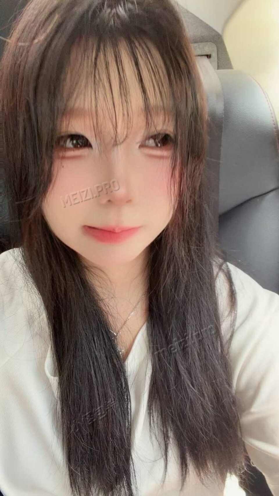 江西 南昌 18岁 153cm 90 C杯 休学 性格开朗活泼 脚好看 听话 抽烟纹身:不抽烟有纹身 SM:轻度 无套:可 口交:可 过夜:可 同居:商量 可飞:可 不想接本地 价格:8 特点:性格开朗活泼 脚好看 听话