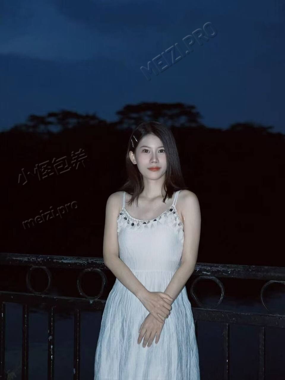 英语老师 一本毕业,长相气质型,全身无整,腰细屁股大,腰臀比优异,性格温柔体贴,听话,绝对服从,懂事,不该问的不问,会跳爵士舞,会英语 SM:否 无套:可 口交:可 过夜:可 可飞:不能 价格:30 特点:一本毕业,长相气质型,全身无整,腰细屁股大,腰臀比优异,性格温柔体贴,听话,绝对服从,懂事,不该问的不问,会跳爵士舞,会英语