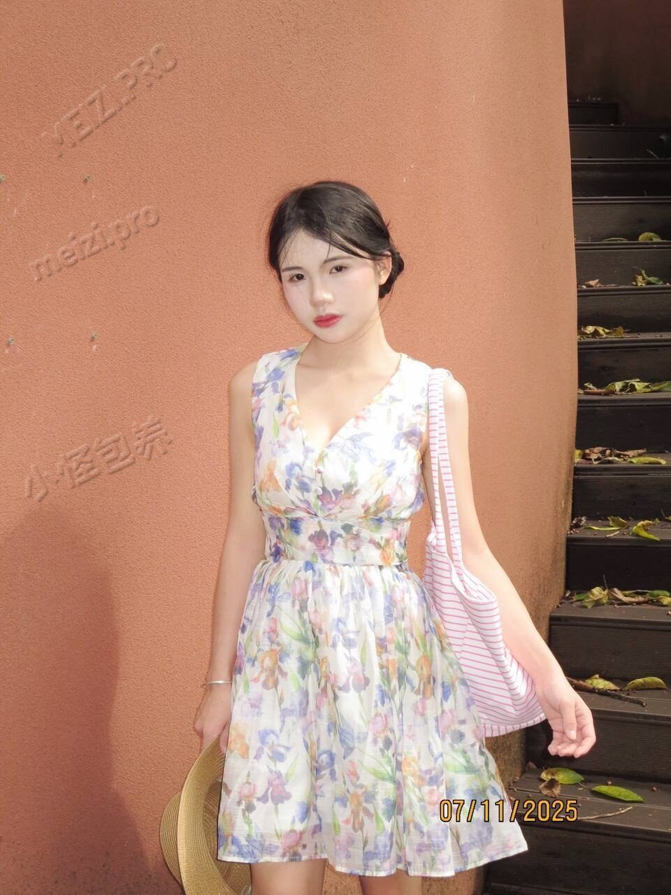 广东 东莞 20岁 155cm 88 D杯 幼师 情绪稳定 事少 抽象 抽烟纹身:无纹身 SM:否 无套:否 口交:否 过夜:可 同居:可 可飞:不能 价格:10 特点:情绪稳定 事少 抽象